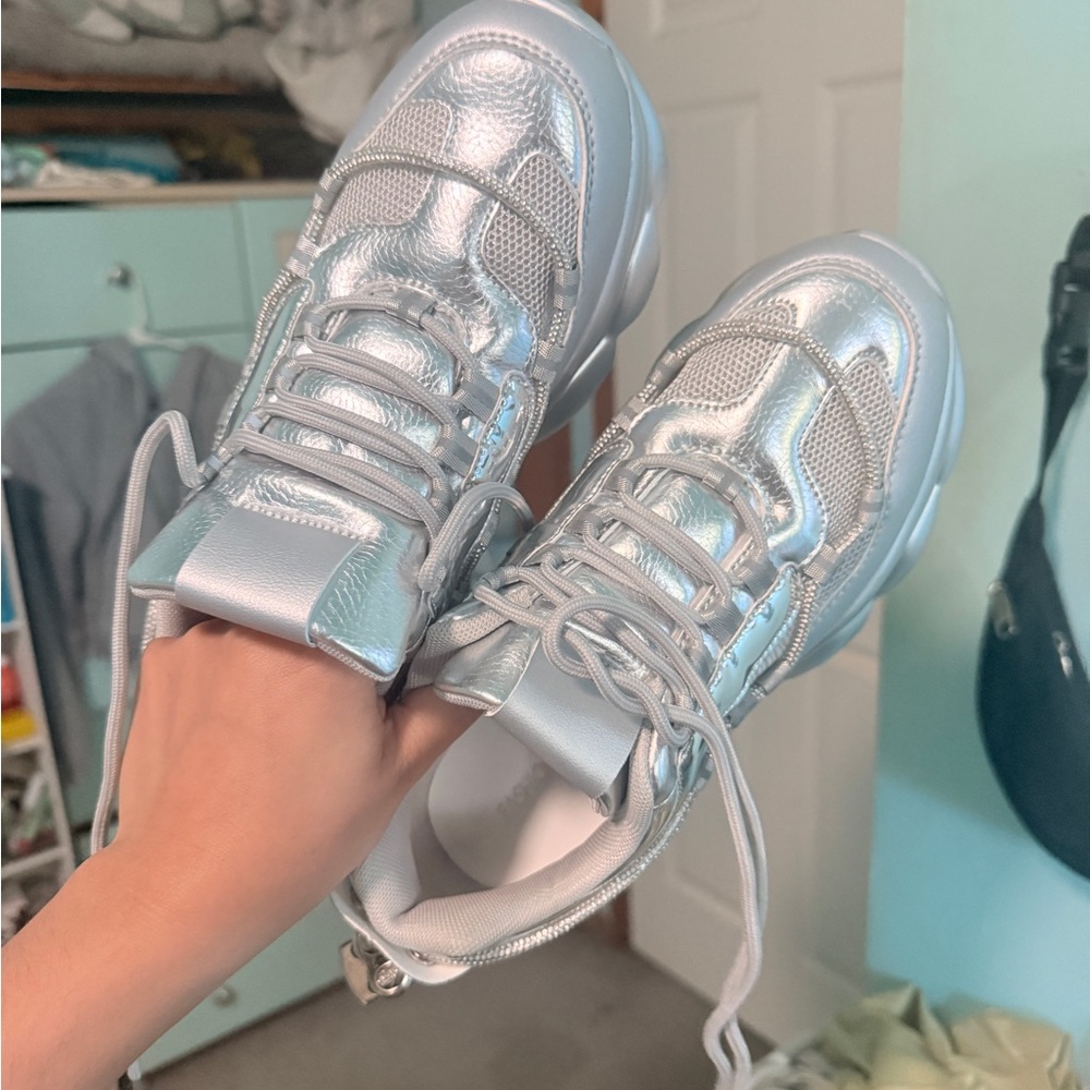 Stylish Silver Women's Sneakers